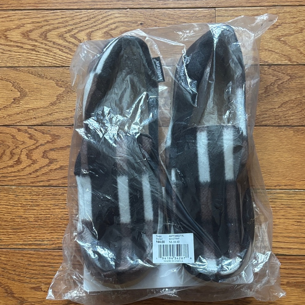 isotoner Black and White Men's Loafers